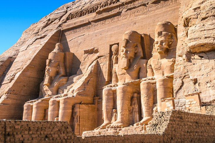 Los Templos de Abu Simbel a la orilla del Lago Nasser