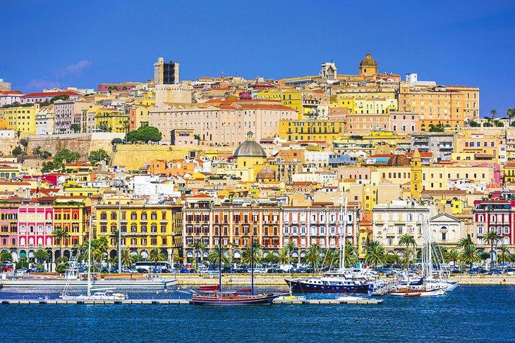 Edificios coloridos en Cagliari, Cerdeña
