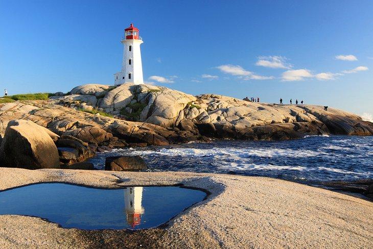Faro de Peggy's Cove en Nueva Escocia
