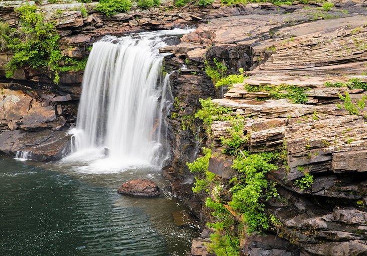 Hermosa cascada en el Cañón del Río Pequeño