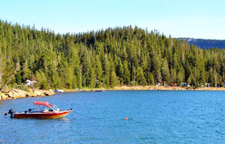Orilla del Camping Little Crater