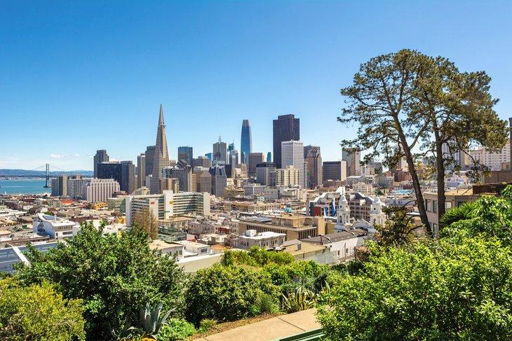 Vue du centre-ville de San Francisco depuis le Ina Coolbrith Park