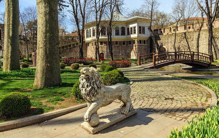 Estatua de león en el Parque Gülhane