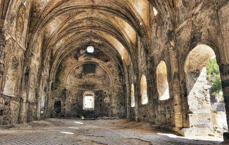 Ruinas de la iglesia en Kayaköy