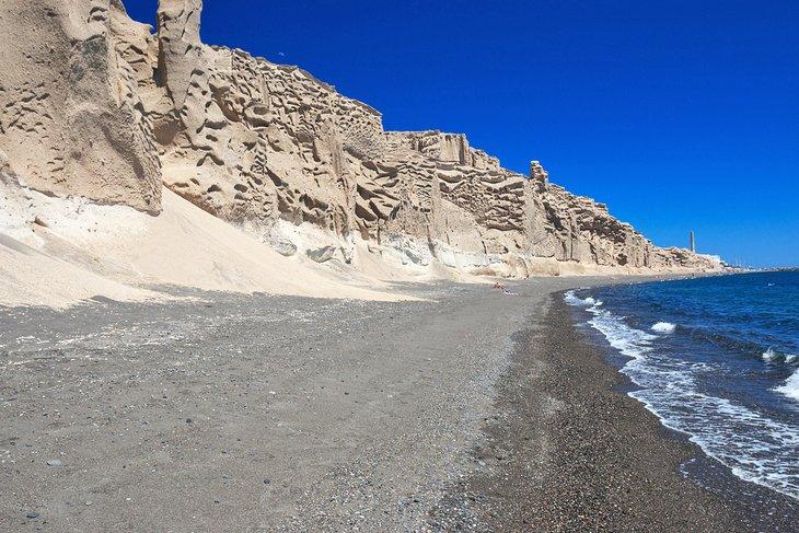 Acantilados en Playa Vlychada