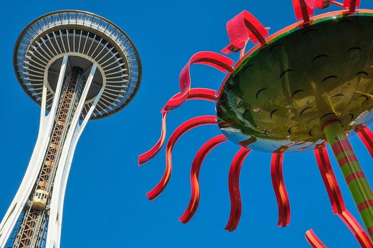 Space Needle de Seattle et œuvre en verre au Jardin et Verre de Chihuly