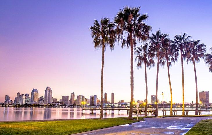 Vue sur le centre-ville de San Diego depuis Coronado Island