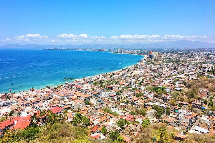 Vista de Puerto Vallarta desde el mirador Cerro de la Cruz