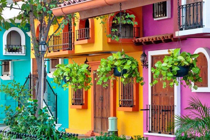 Edificios coloridos en la Zona Romántica