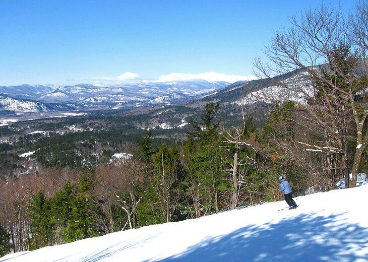 L'auteure Barbara Radcliffe Rogers skiant dans les White Mountains