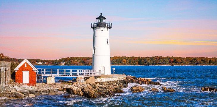 Faro de Portsmouth Harbor al atardecer
