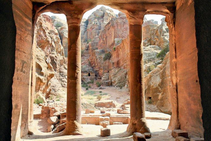 Garten-Triclinium auf dem Wadi Farusa Trail