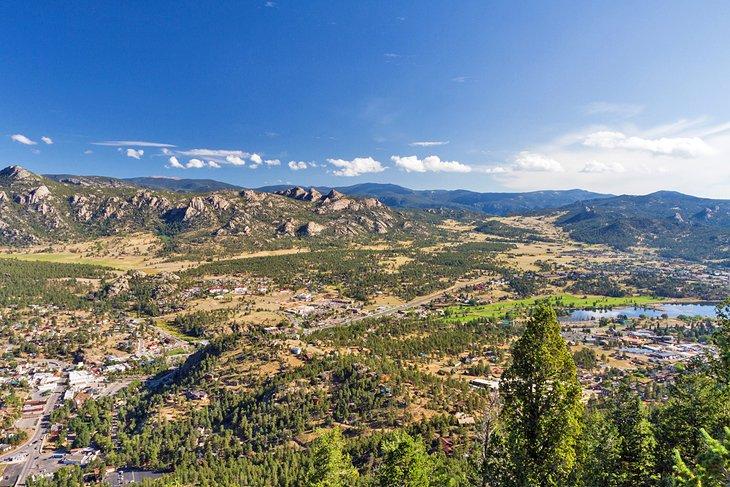 Vue d'Estes Park depuis le téléphérique aérien