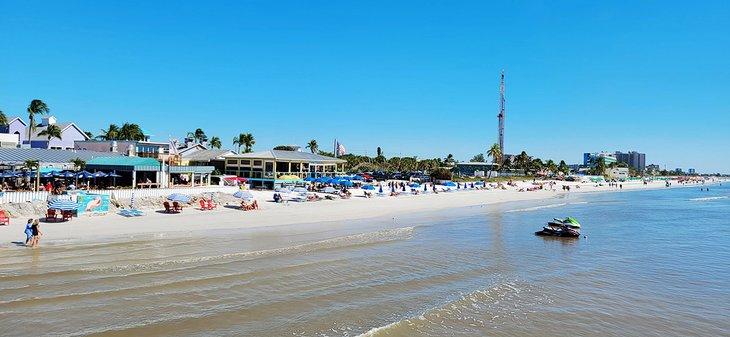 Playa de Fort Myers junto al muelle