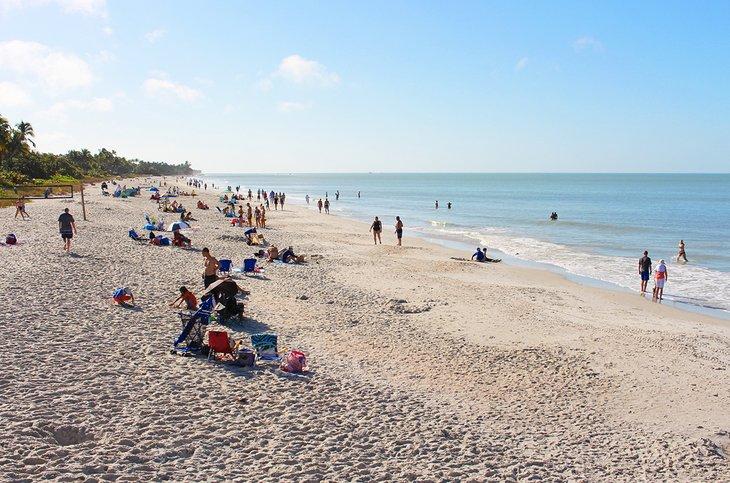 Playa en el muelle de Nápoles