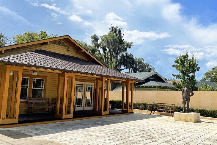 Sharp Family Tourism and Education Center am Florida Southern College
