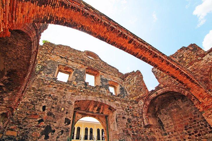 Arco Chato à l'Iglesia y Convento de Santo Domingo
