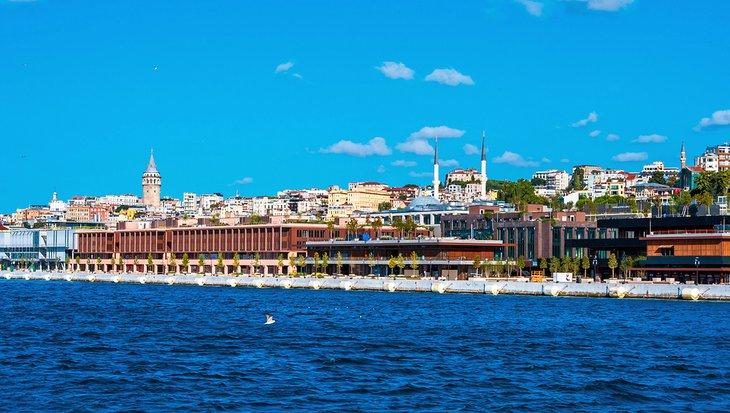 Frente al puerto de Galata