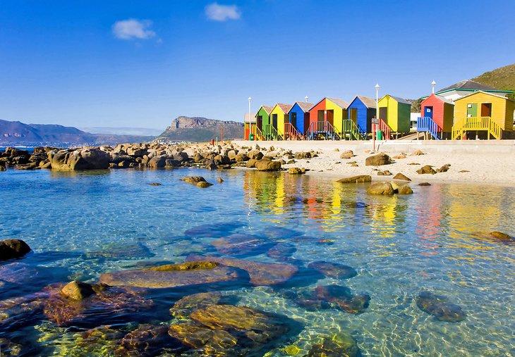 Cabañas coloridas en St. James Beach