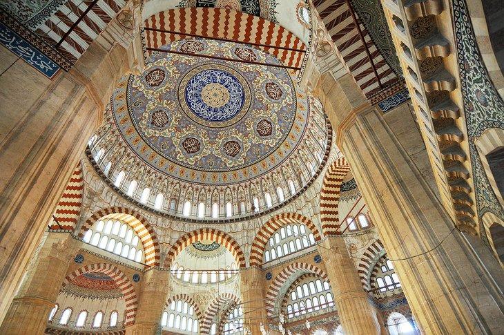 Interior de la Mezquita Selimiye