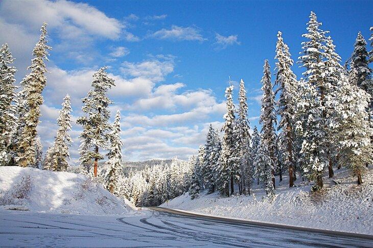 Paso invernal cerca de Loup Loup Ski Bowl