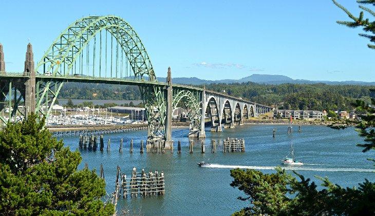 Puente Yaquina Bay en Newport