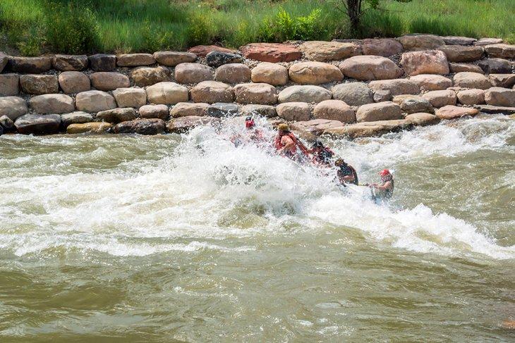 Bajando por el río Animas en rafting