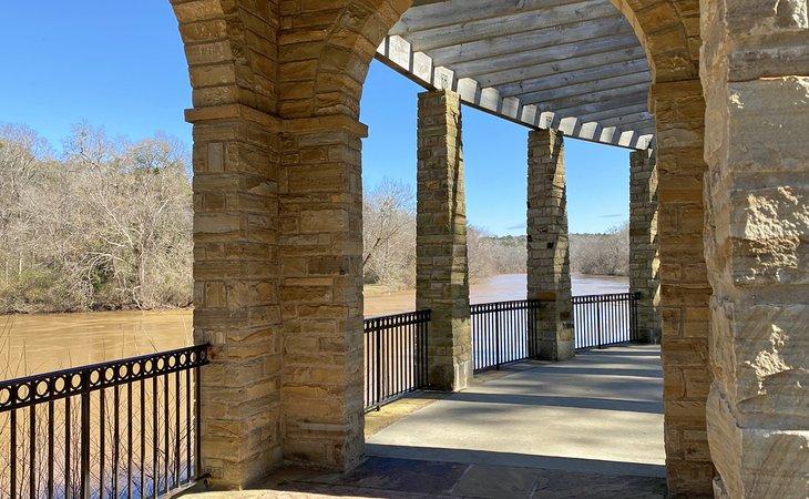 Vista sobre el río Ocmulgee desde el Parque Amerson River