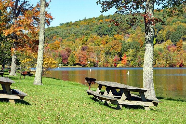 Parque Estatal Lake Waramaug, Connecticut