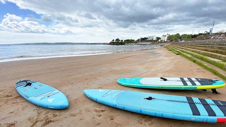 Paddleboards en Torre Abbey Sands