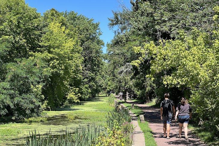 Caminando a lo largo del Canal de Delaware