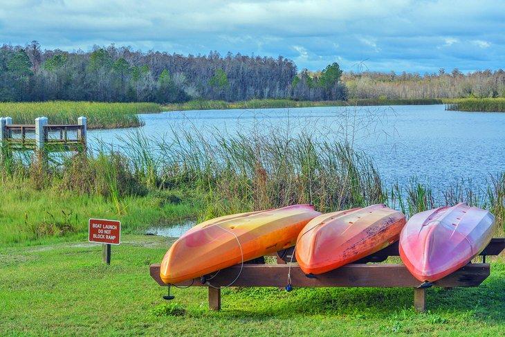 Kayaks im Colt Creek State Park