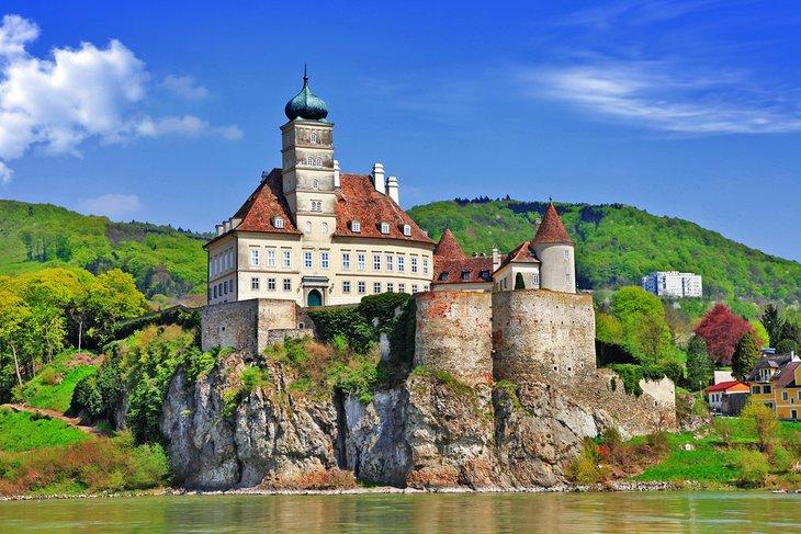 Castillo Schönbühel en el río Danubio en el Valle de Wachau