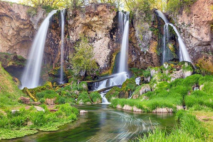 Magnifiques chutes de Rifle dans le parc d'État de Rifle Falls