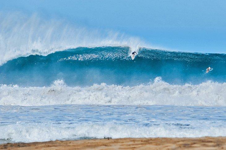 Surf de grandes olas en Puerto Escondido