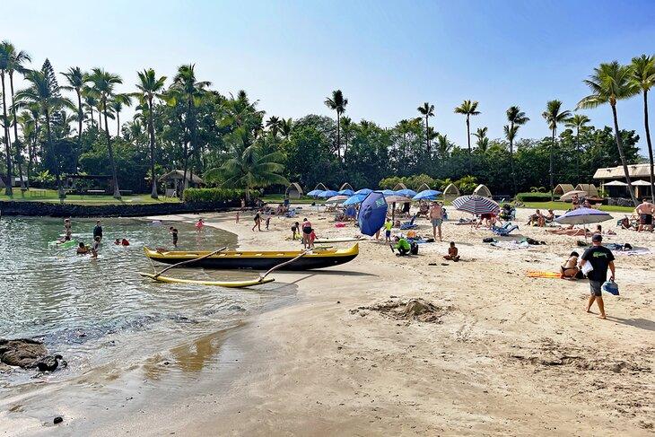 Kamakahonu Beach