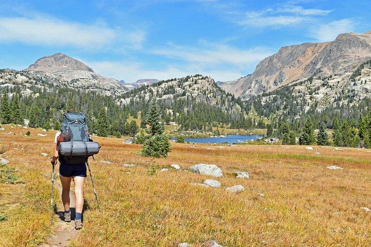 Senderismo en el país de los lagos altos de Beartooth