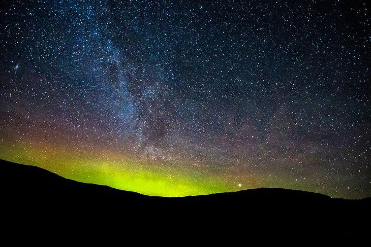 Luces del norte sobre las Tierras Altas Escocesas