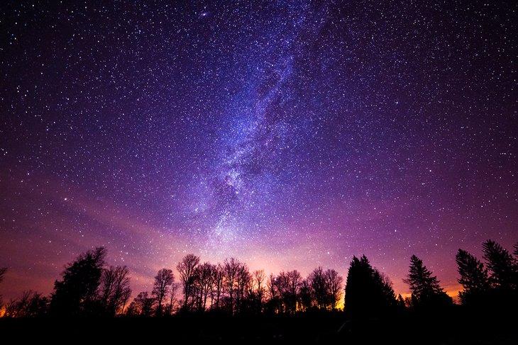 Observación del cielo nocturno en Cherry Springs State Park en Pennsylvania