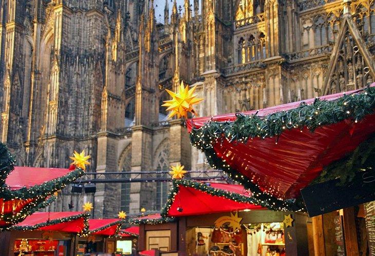 Mercado de Navidad frente a la Catedral de Colonia