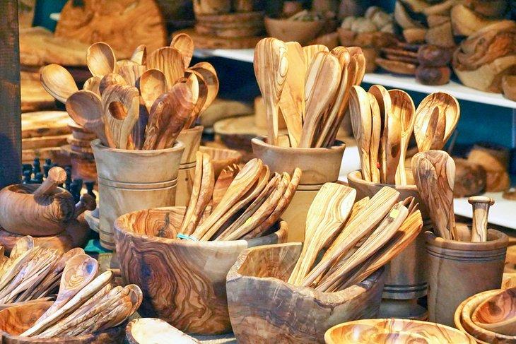 Cucharas de madera a la venta en el Mercado de Navidad en Rüdesheim