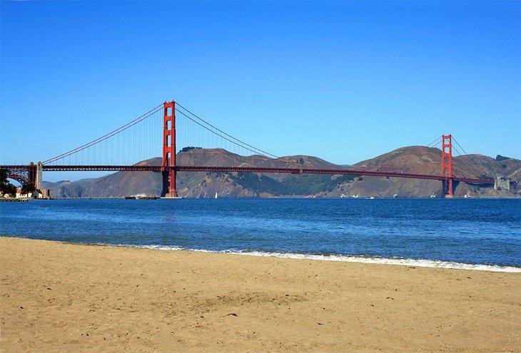 Vista del Puente Golden Gate desde Crissy Field East Beach