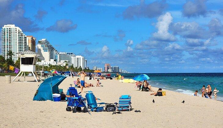 Sombrillas y sillas en Fort Lauderdale Beach