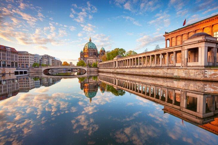 Isla de los Museos en Berlín durante el amanecer