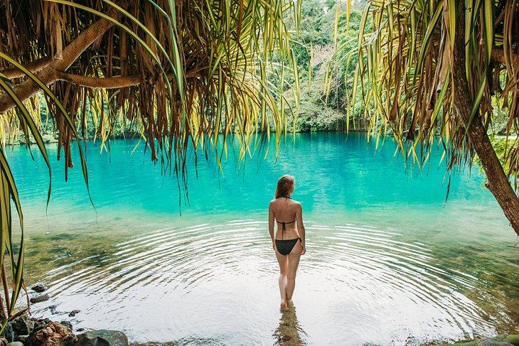 Eine schöne blaue Lagune in Jamaika
