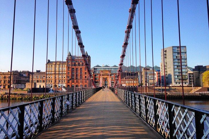 Puente sobre el río Clyde en Glasgow