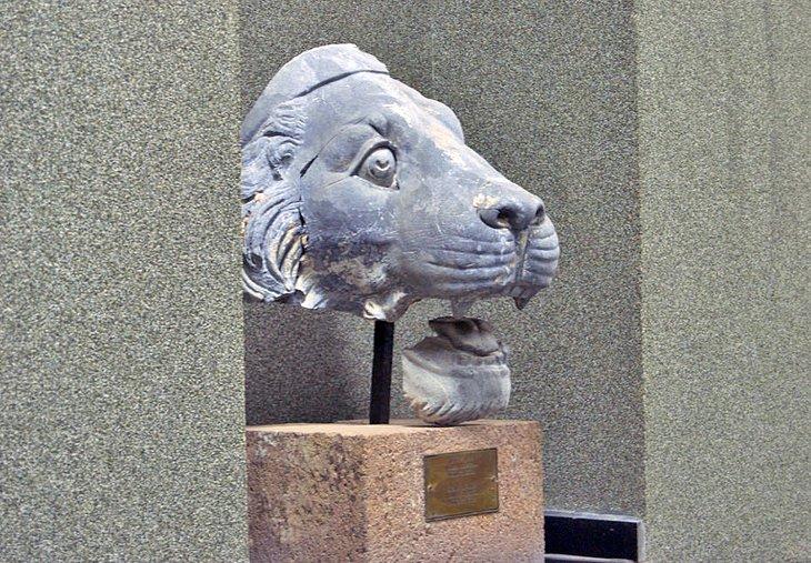 Cabeza de león del altar de Zeus de Pérgamo