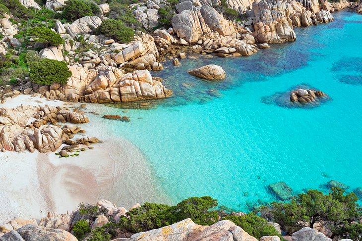 Cala Coticcio en la isla de Caprera, Islas de Maddalena