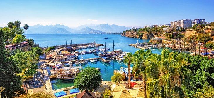 Puerto romano del casco antiguo de Antalya