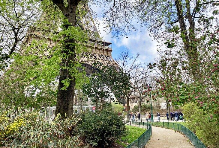 Garten um die Esplanade des Eiffelturms